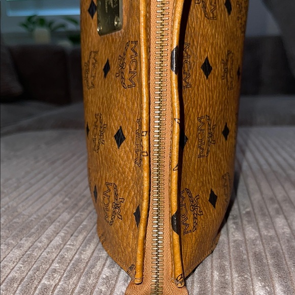 MCM Large Tan Visetos Clutch - Picture 13 of 14